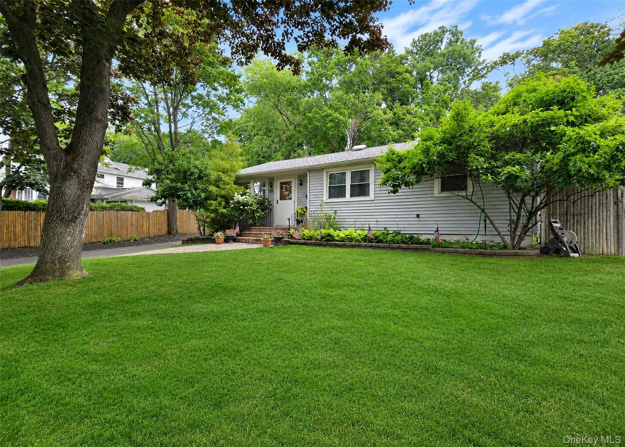 17 Beech RD, Rocky Point, NY 11778