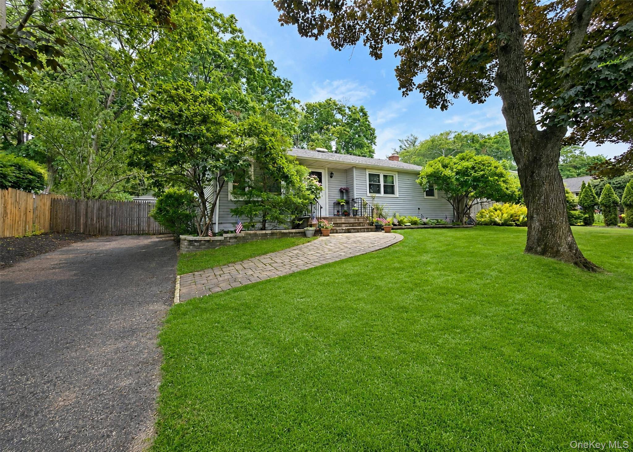 17 Beech RD, Rocky Point, NY 11778