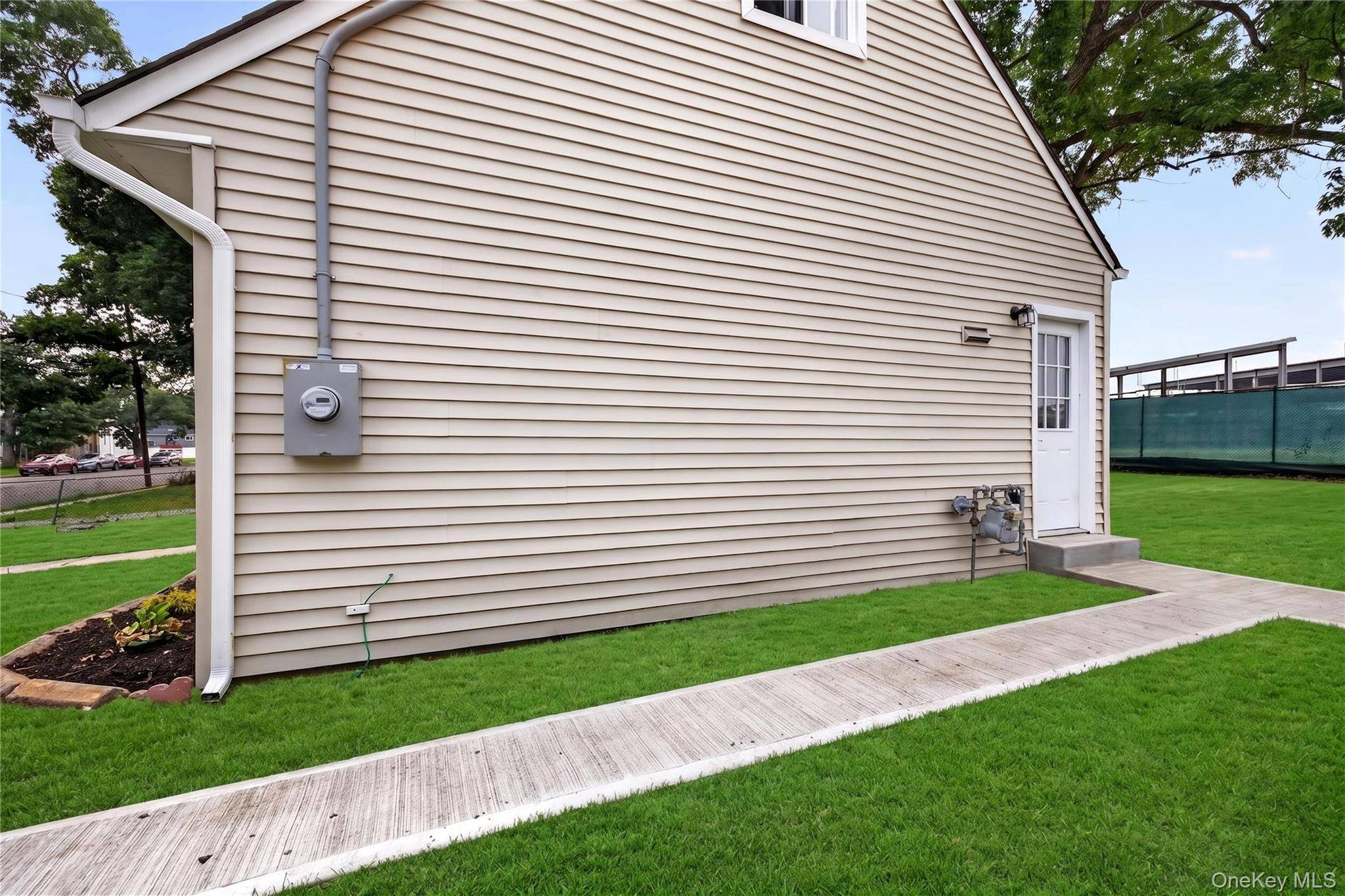 33 Parkway BLVD, Wyandanch, NY 11798