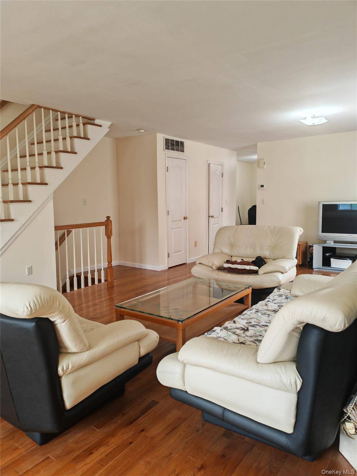 558 Eltingville BLVD, Staten Island, NY 10312
