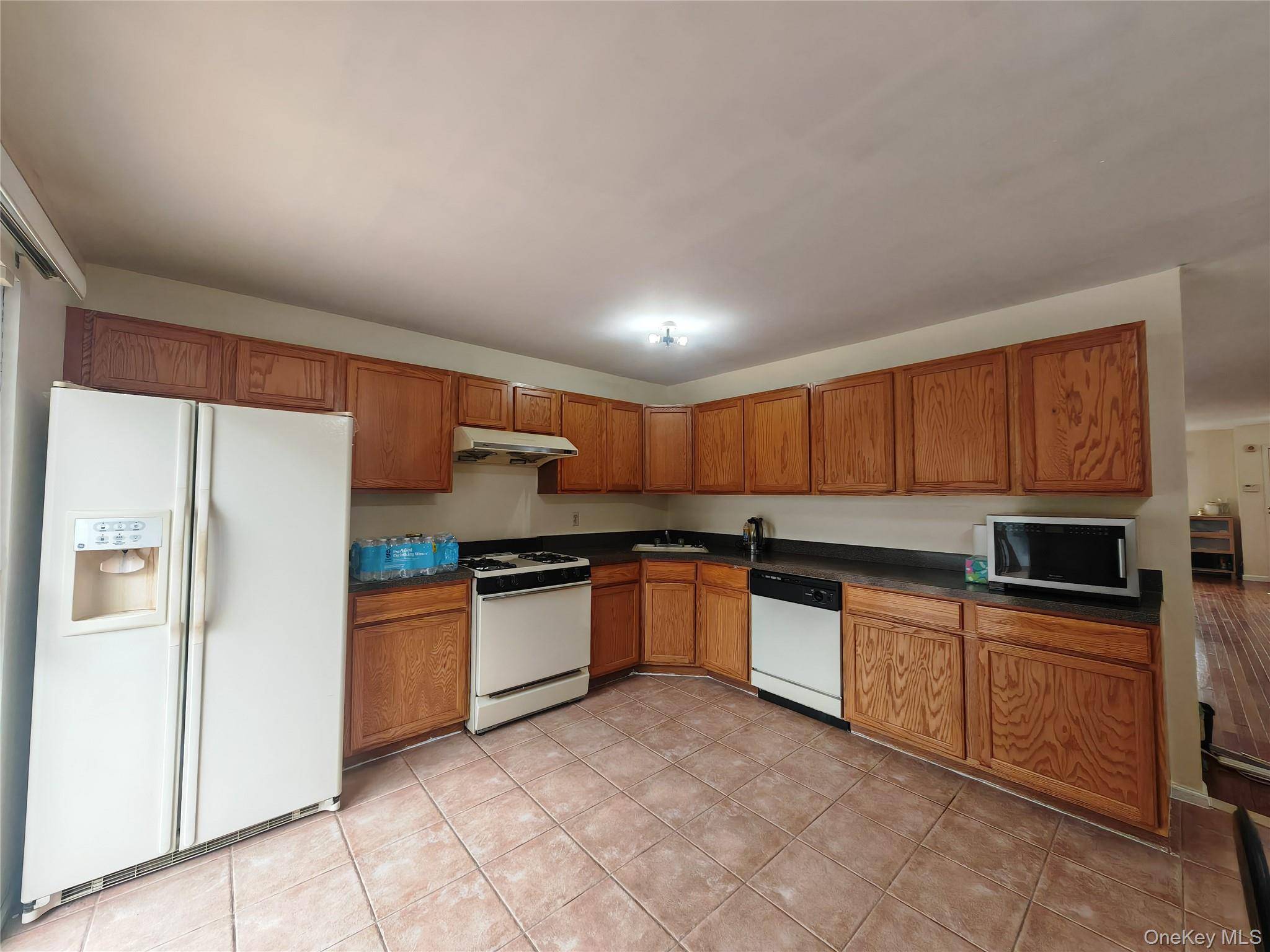 558 Eltingville BLVD, Staten Island, NY 10312