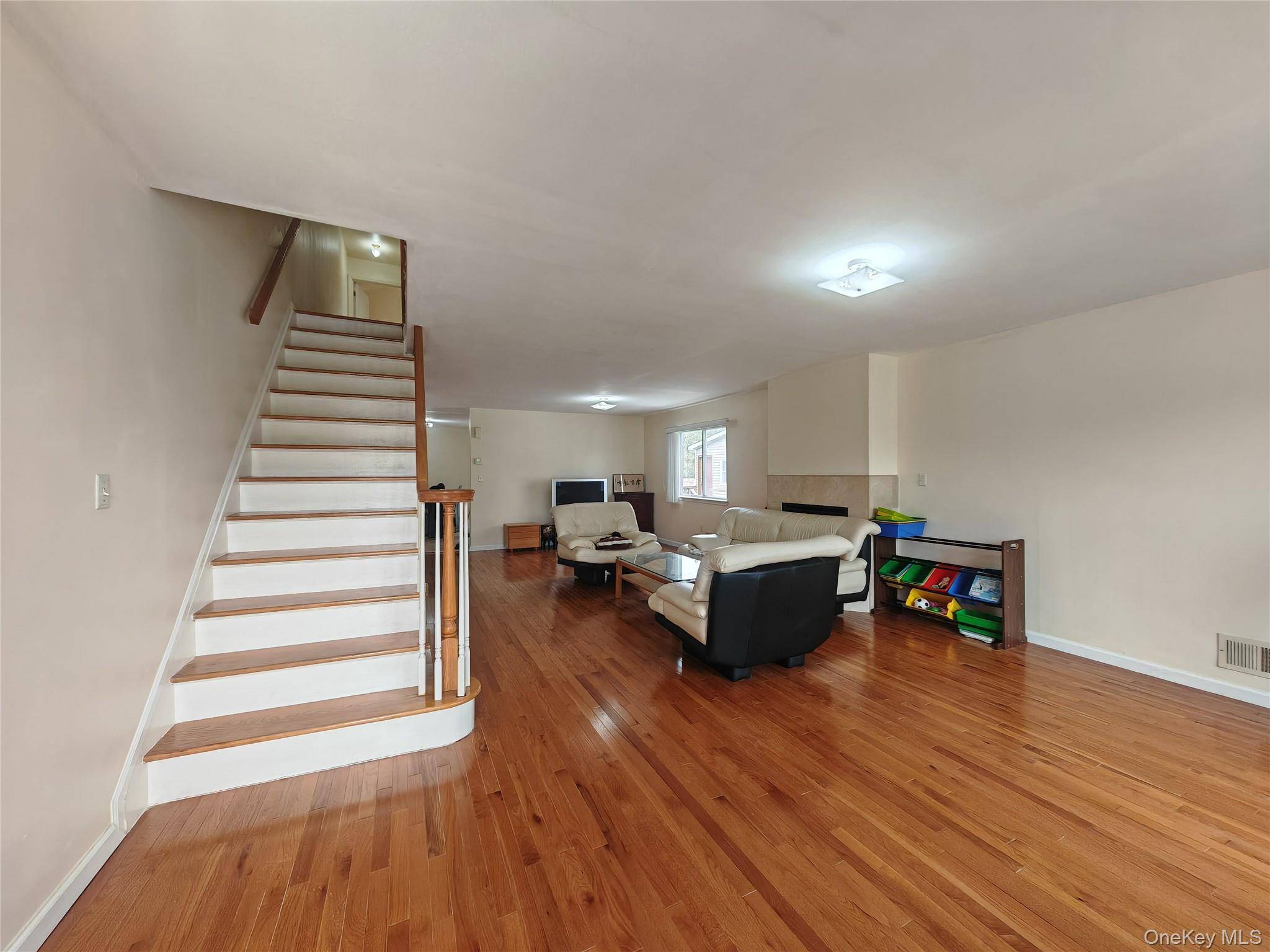 558 Eltingville BLVD, Staten Island, NY 10312
