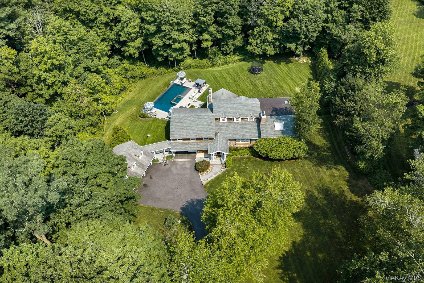 8 Seymour PL, Armonk, NY 10504
