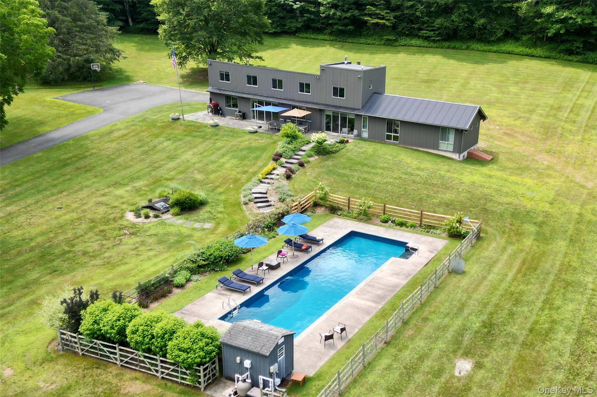 56 Winkelstern LN, Kenoza Lake, NY 12750