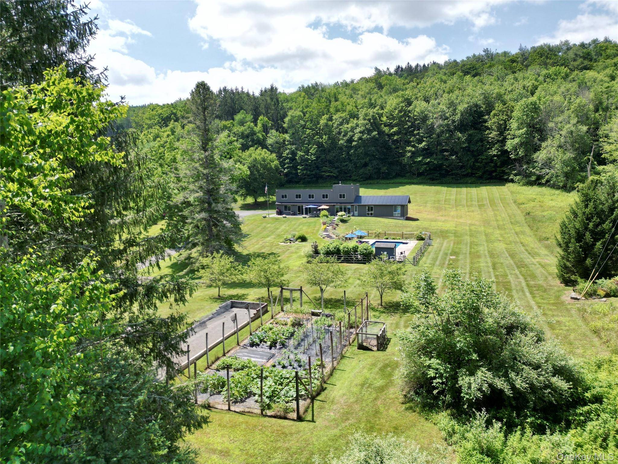 56 Winkelstern LN, Kenoza Lake, NY 12750