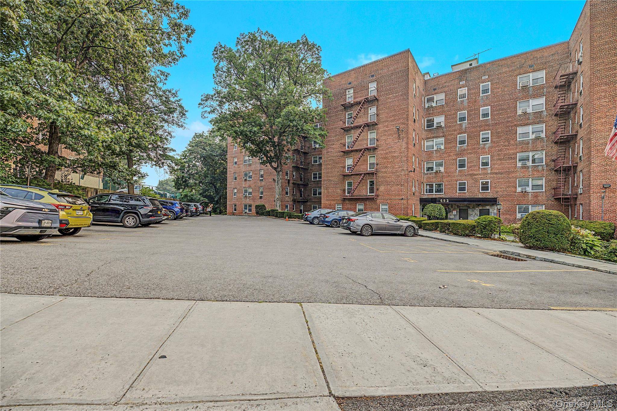 682 Tuckahoe RD #5K, Yonkers, NY 10710