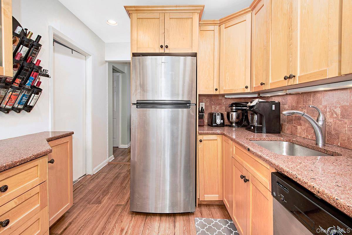 70 West ST #C9, Harrison, NY 10528