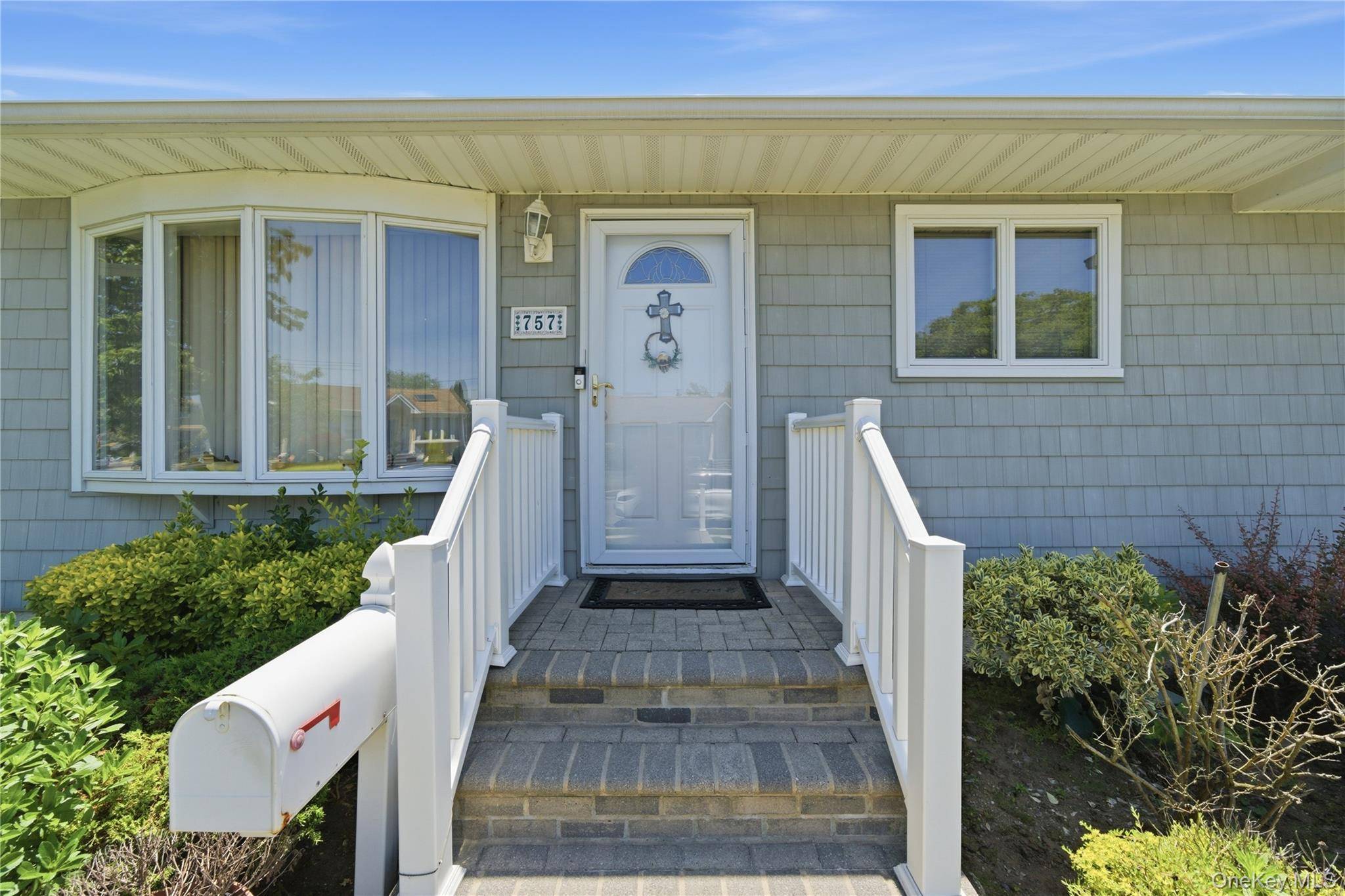 757 Anderson AVE, Franklin Square, NY 11010