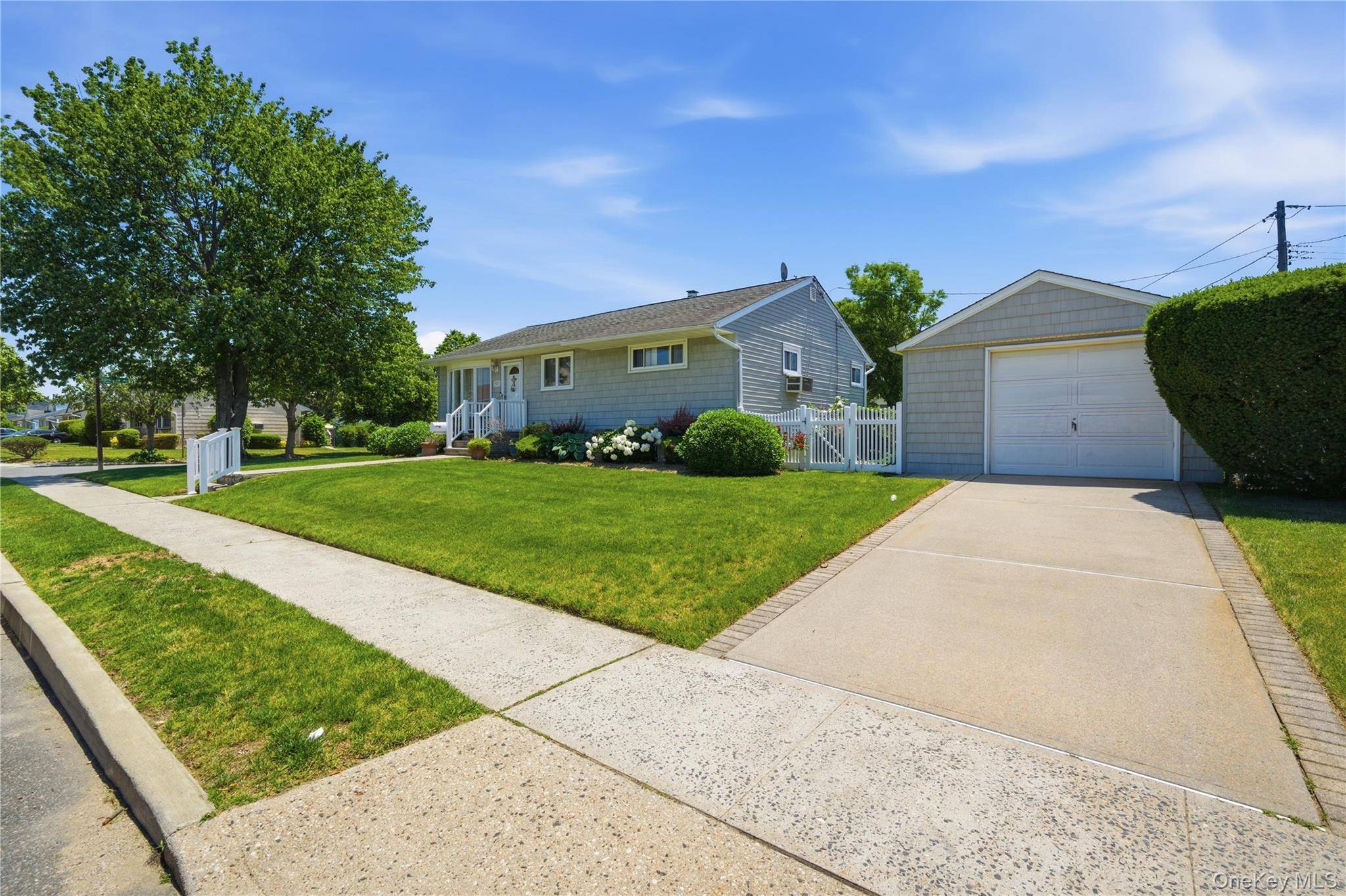 757 Anderson AVE, Franklin Square, NY 11010