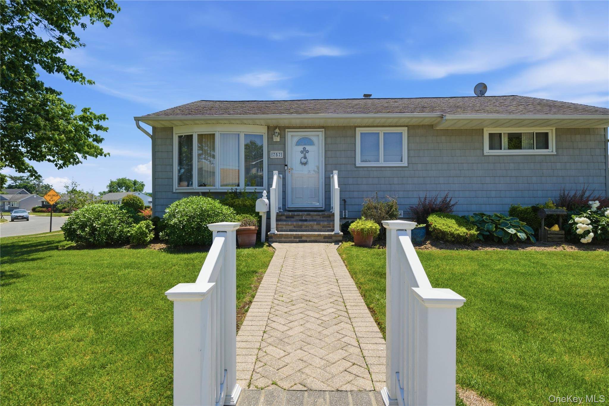 757 Anderson AVE, Franklin Square, NY 11010
