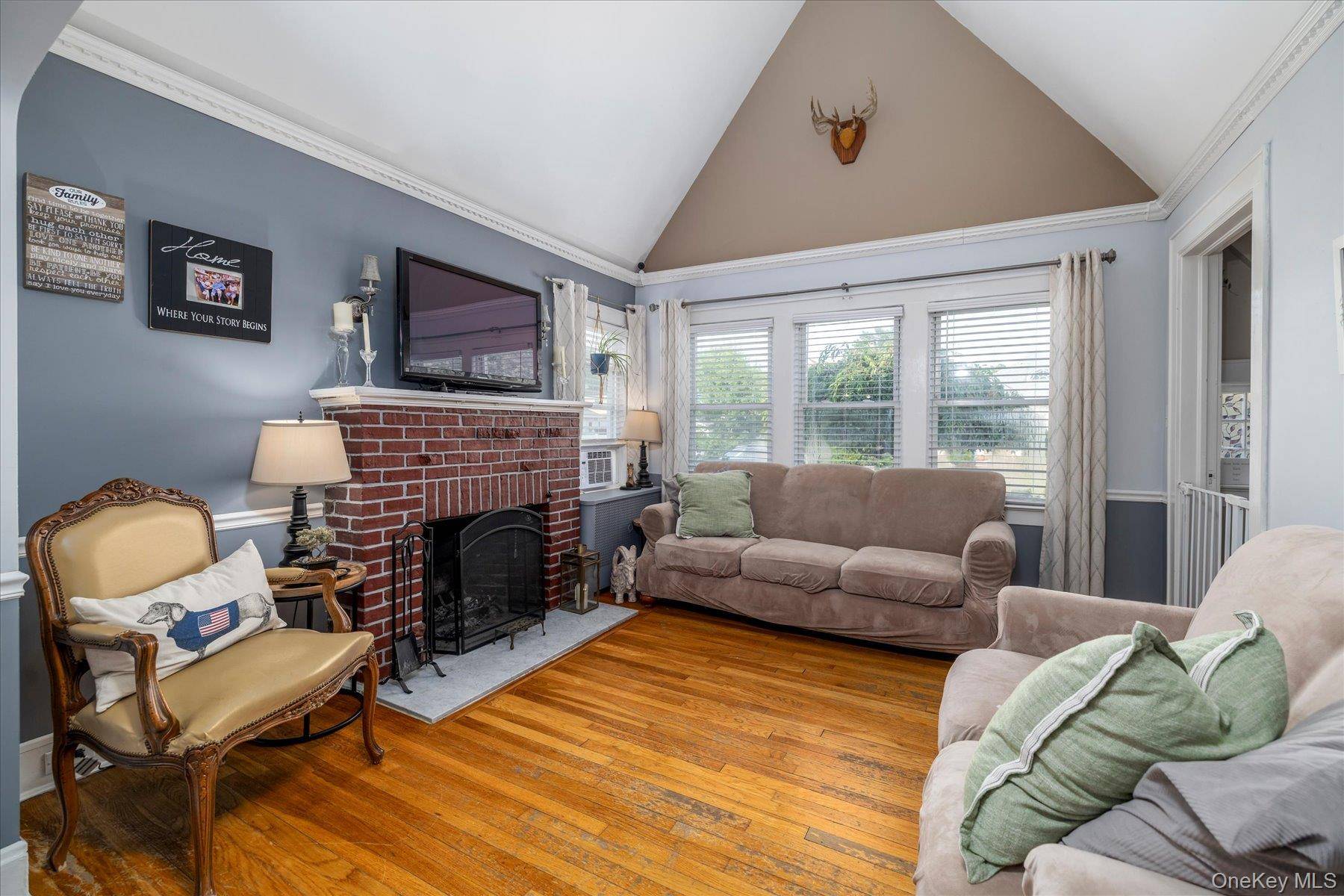 43 Devon ST, Malverne, NY 11565