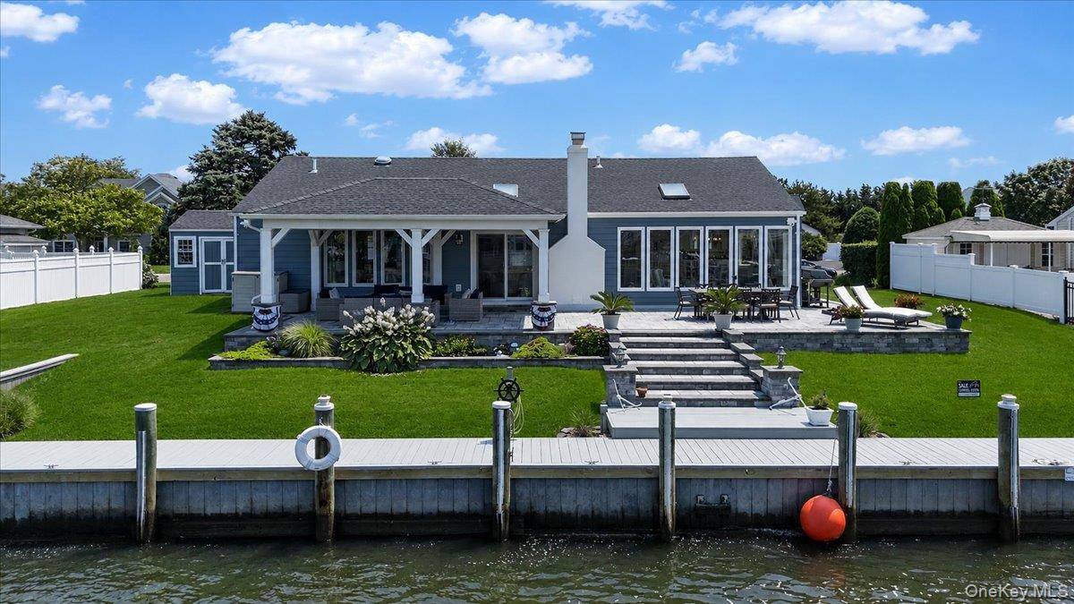 31 Shore DR, Copiague, NY 11726