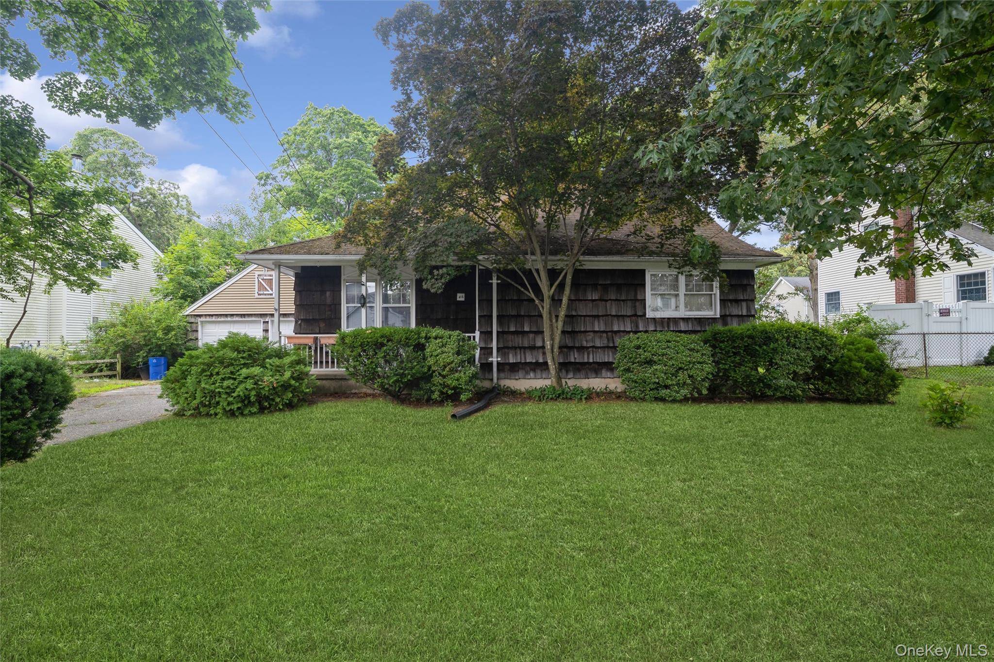46 McGaw AVE, Lake Grove, NY 11755