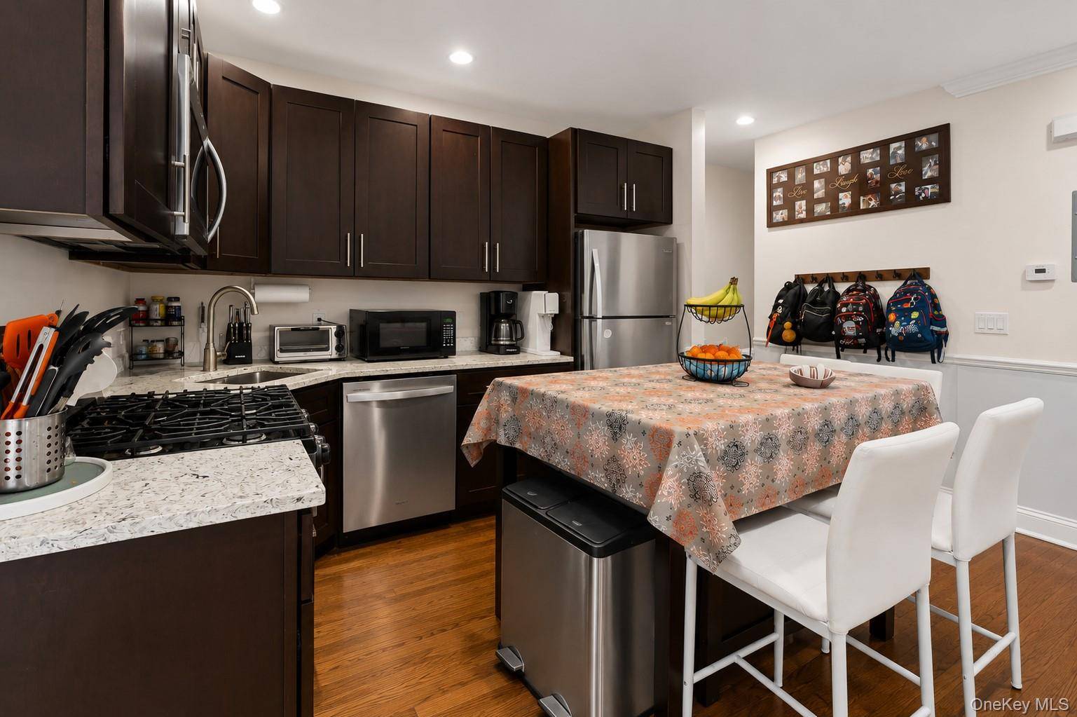 960 E 221st ST, Bronx, NY 10469
