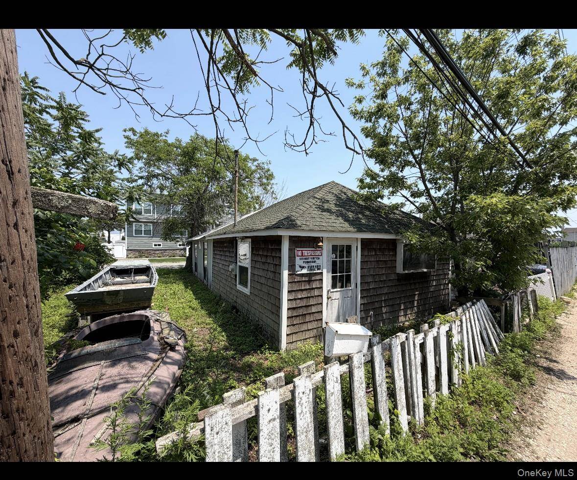 3908-A Sands LN, Seaford, NY 11783