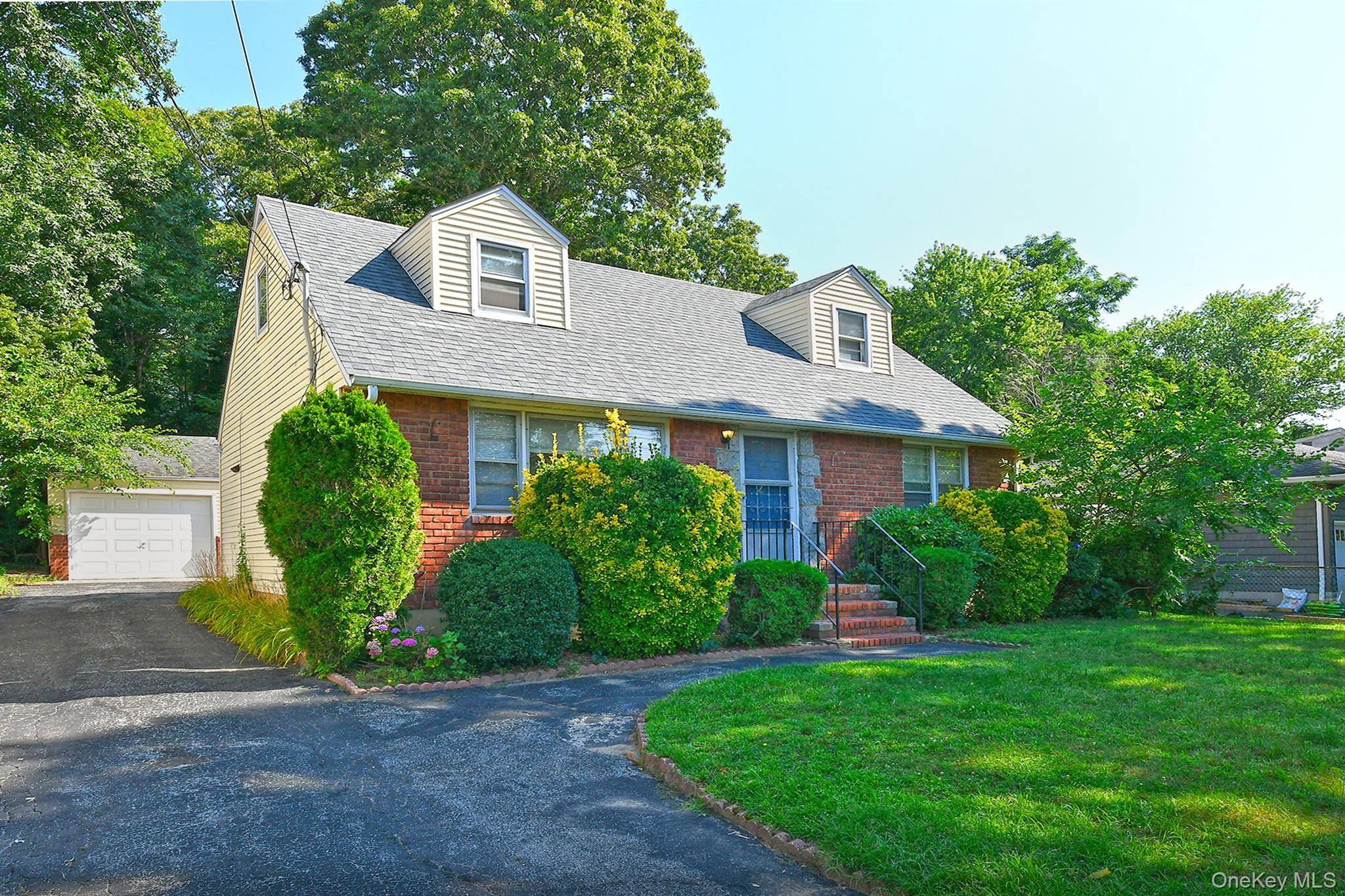 31 Lieper ST, Huntington Station, NY 11746