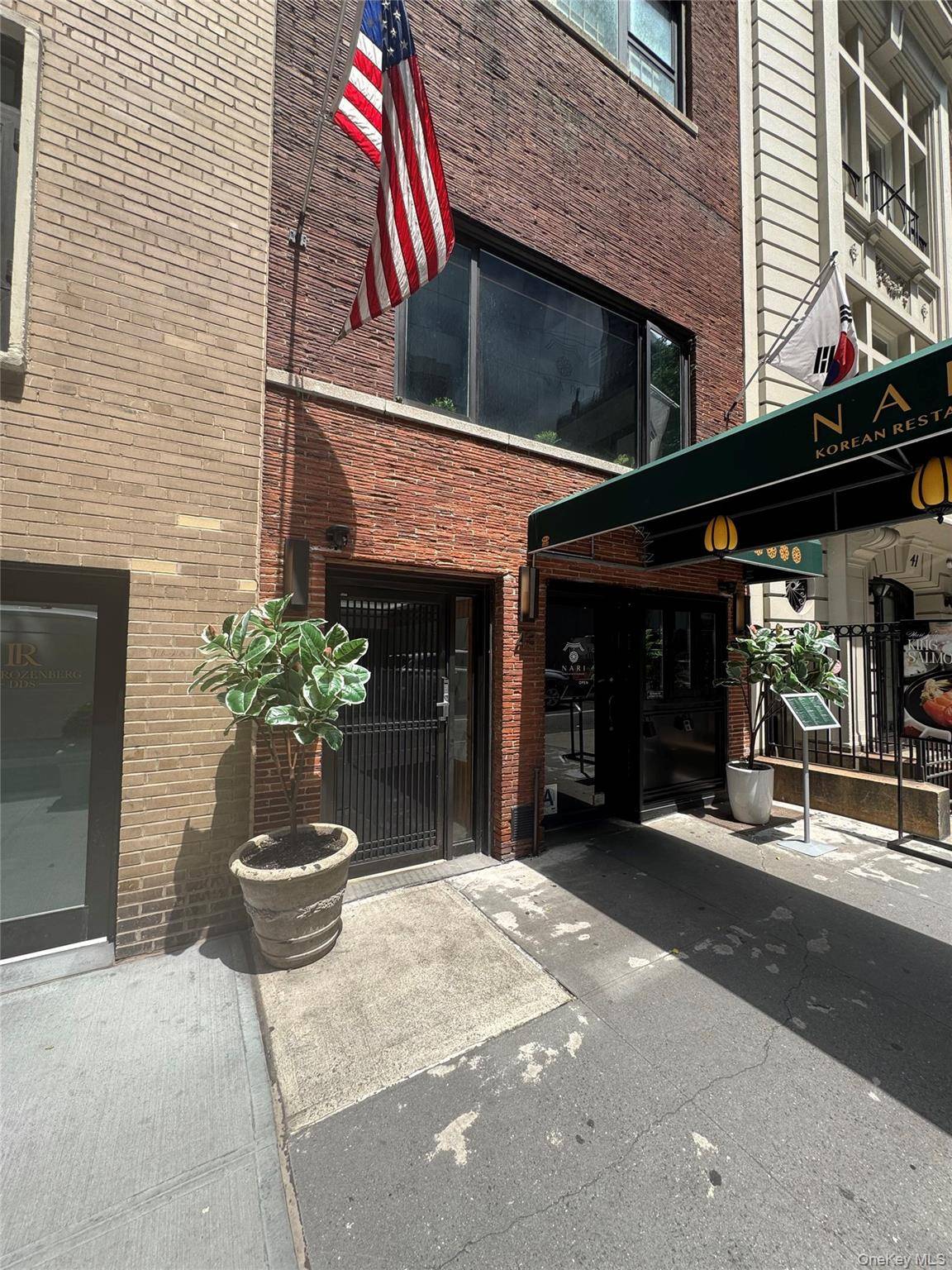 43 W 54th ST, New York (manhattan), NY 10019