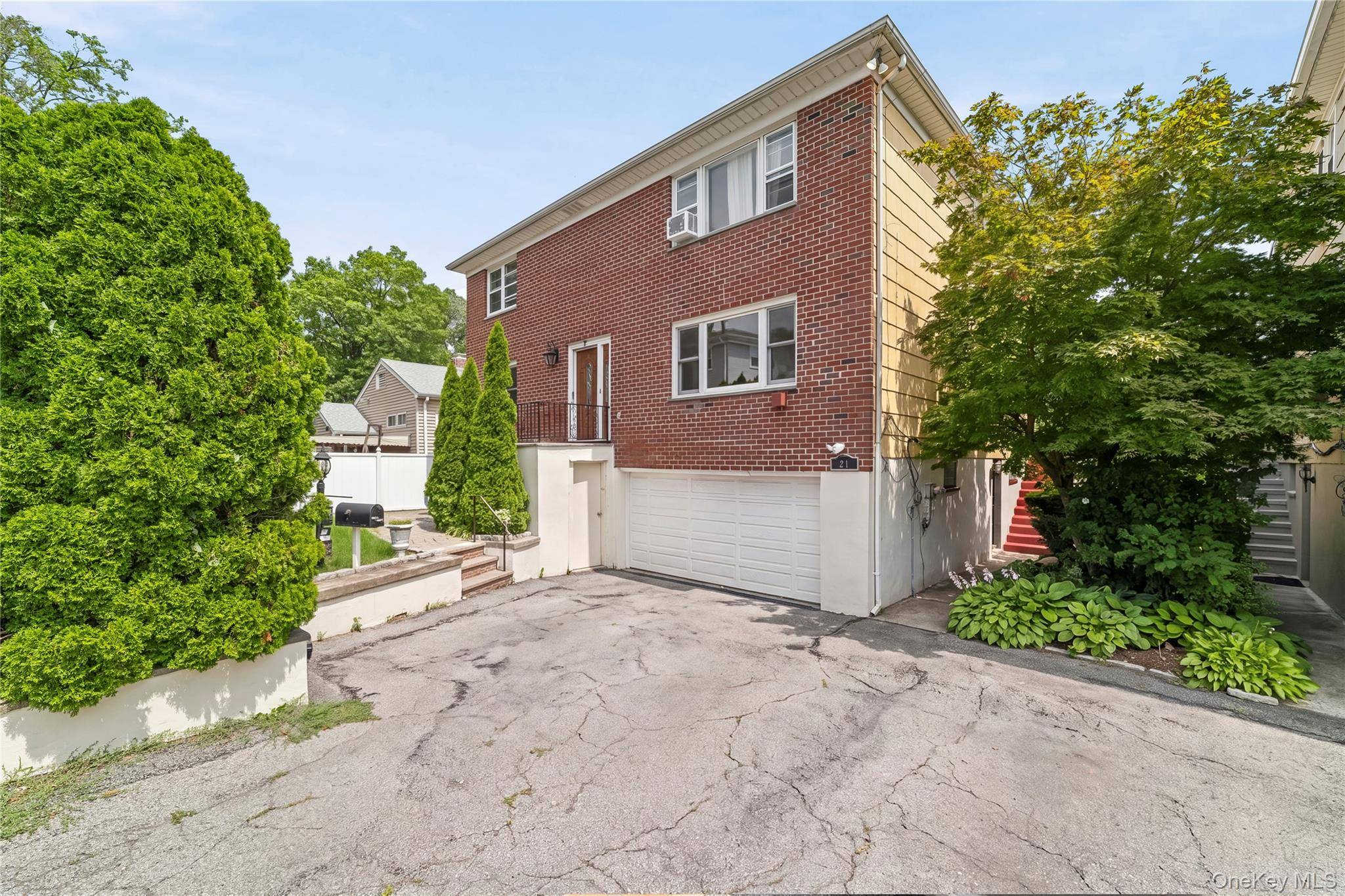 21 Bryn Mawr PL, Yonkers, NY 10701
