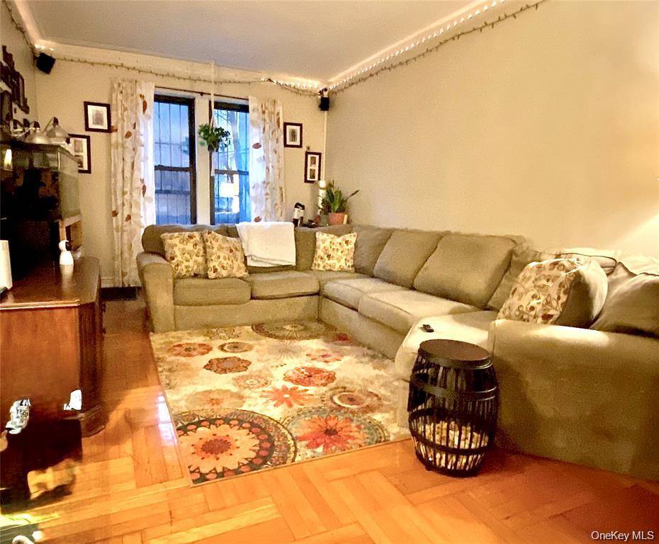 190 E Mosholu Pkwy #1J, Bronx, NY 10458