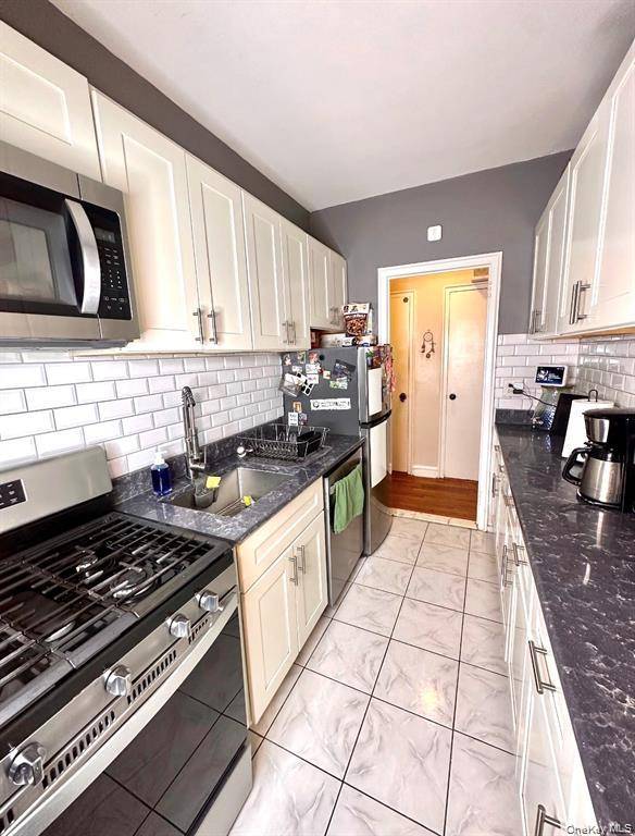 190 E Mosholu Pkwy #1J, Bronx, NY 10458