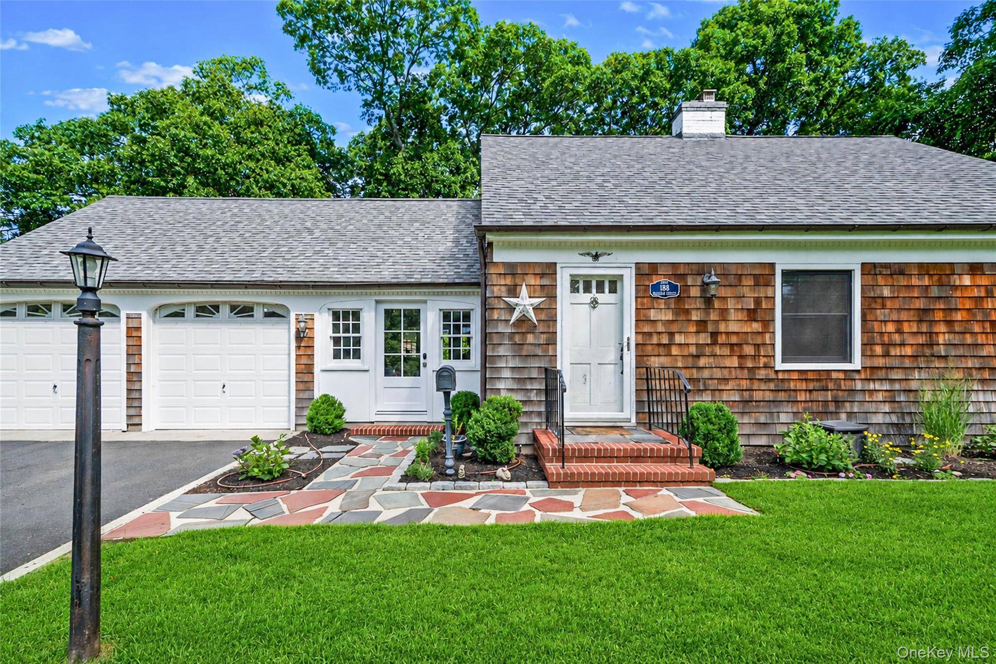 188 Hallock ST, Riverhead, NY 11901