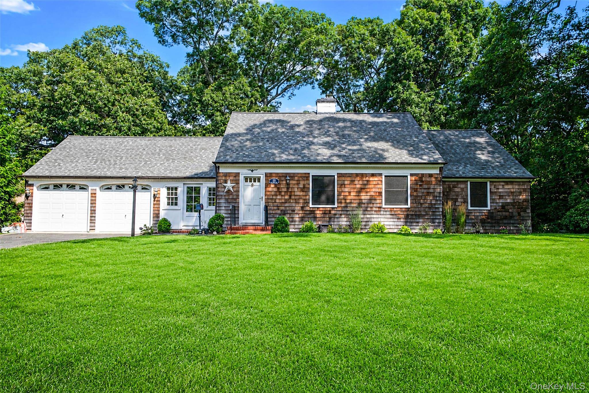 188 Hallock ST, Riverhead, NY 11901