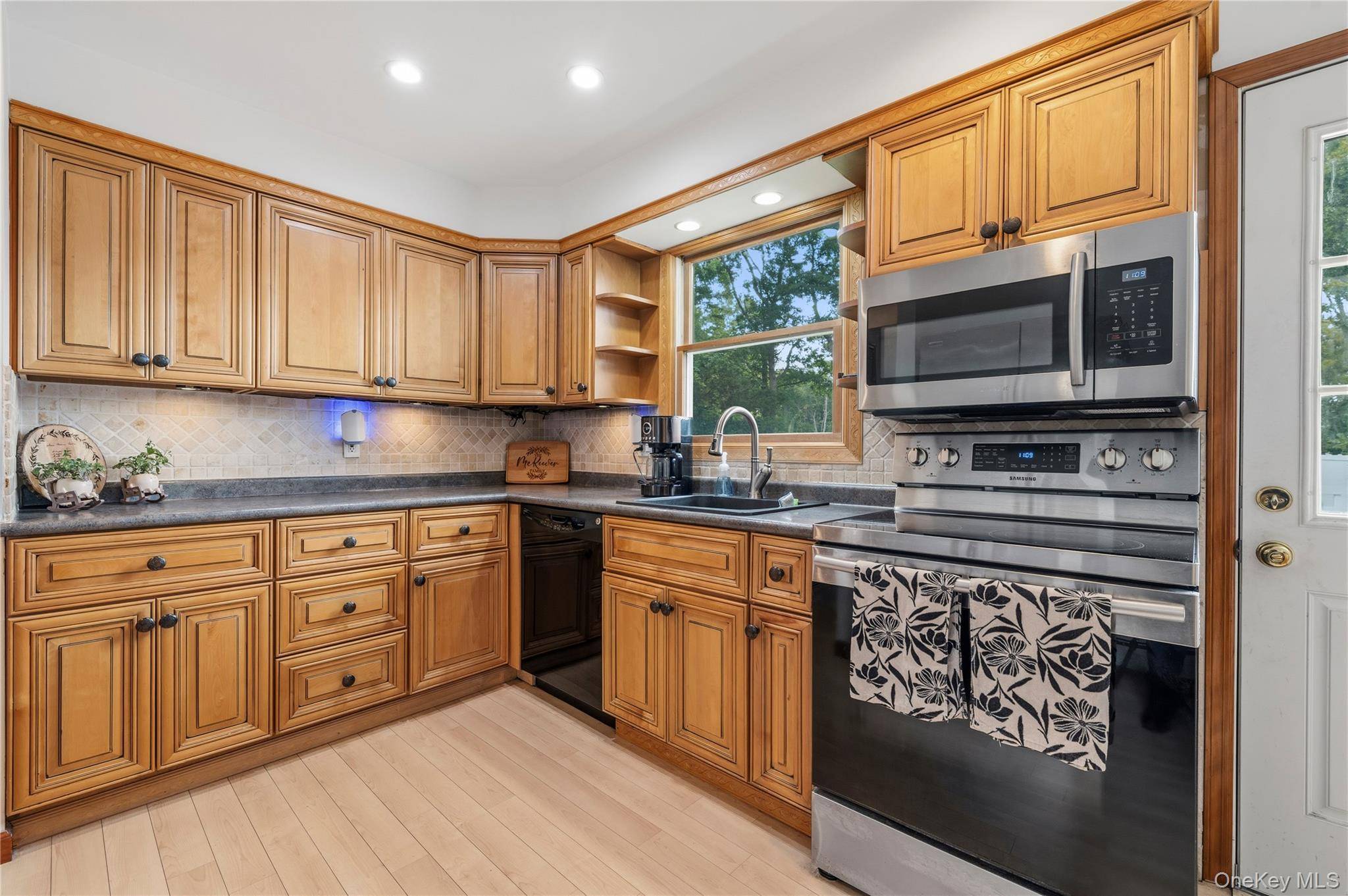 371 Hewlett AVE, East Patchogue, NY 11772