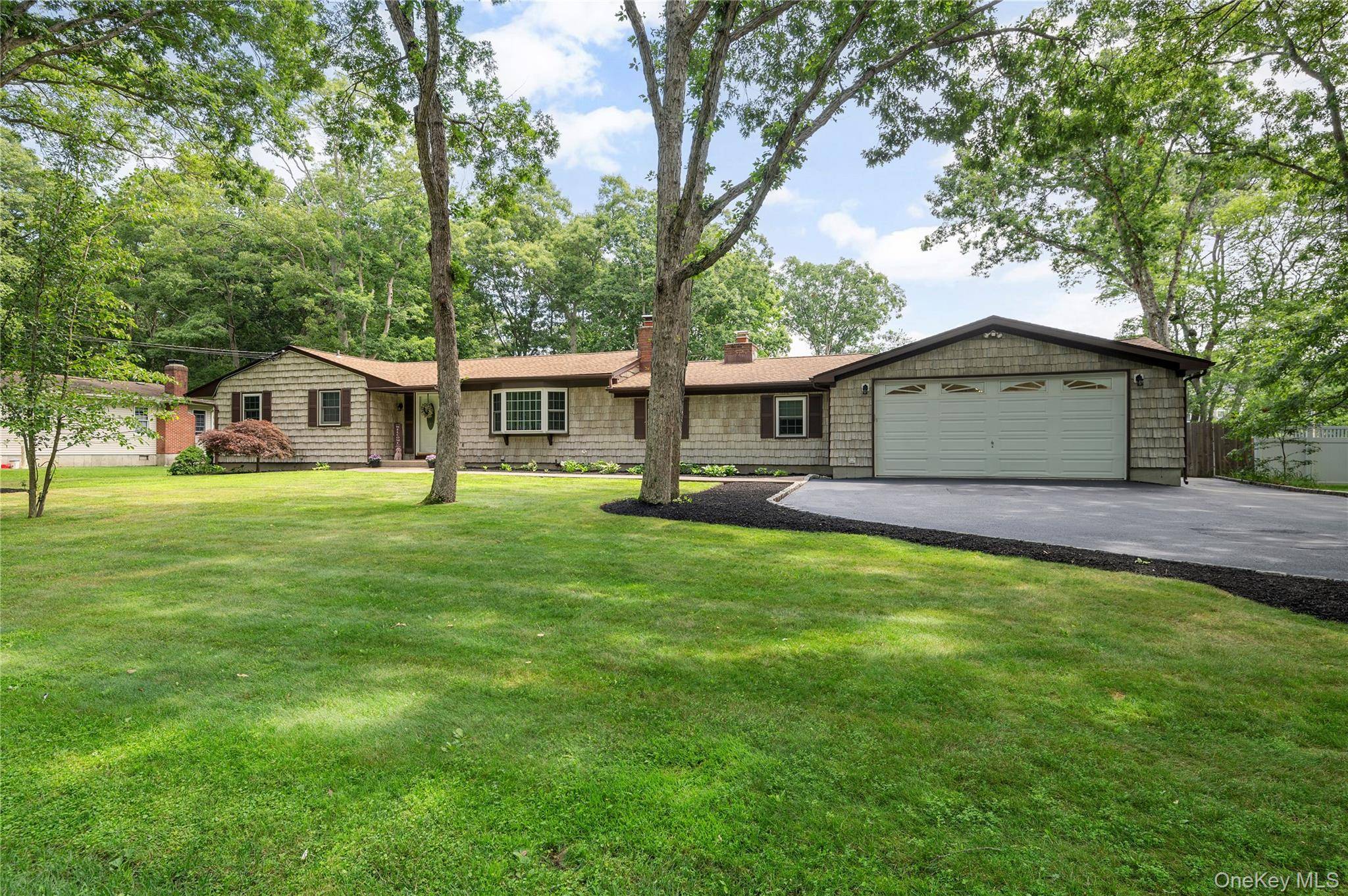 371 Hewlett AVE, East Patchogue, NY 11772