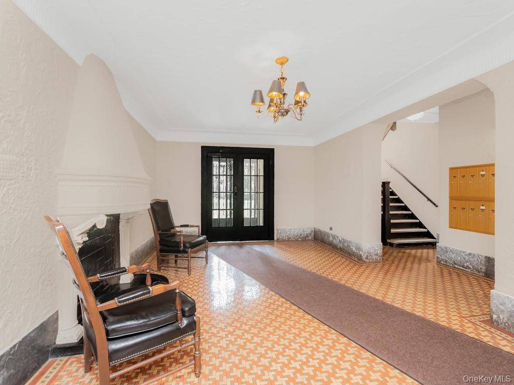 1273 North AVE #2E, Entry 7, New Rochelle, NY 10804