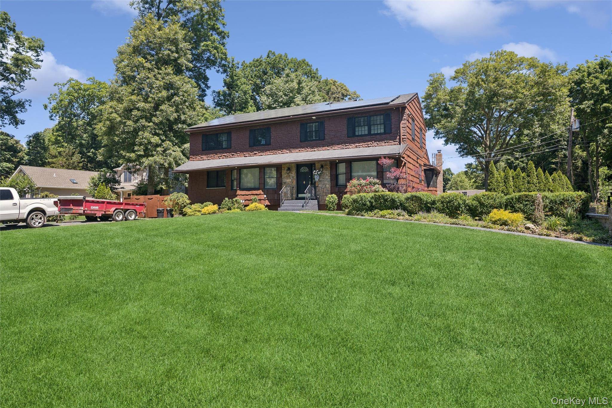 14 Loft RD, Smithtown, NY 11787