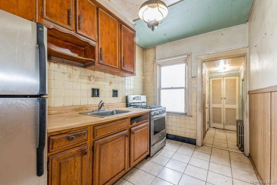 51-30 47th ST, Woodside, NY 11377