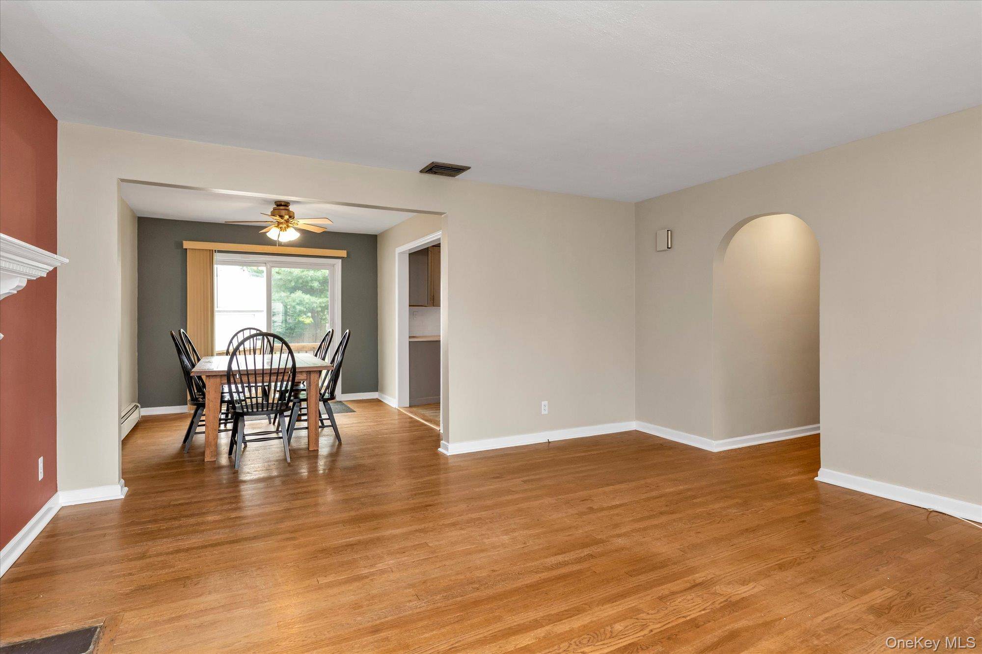 16 Verleye AVE, East Northport, NY 11731