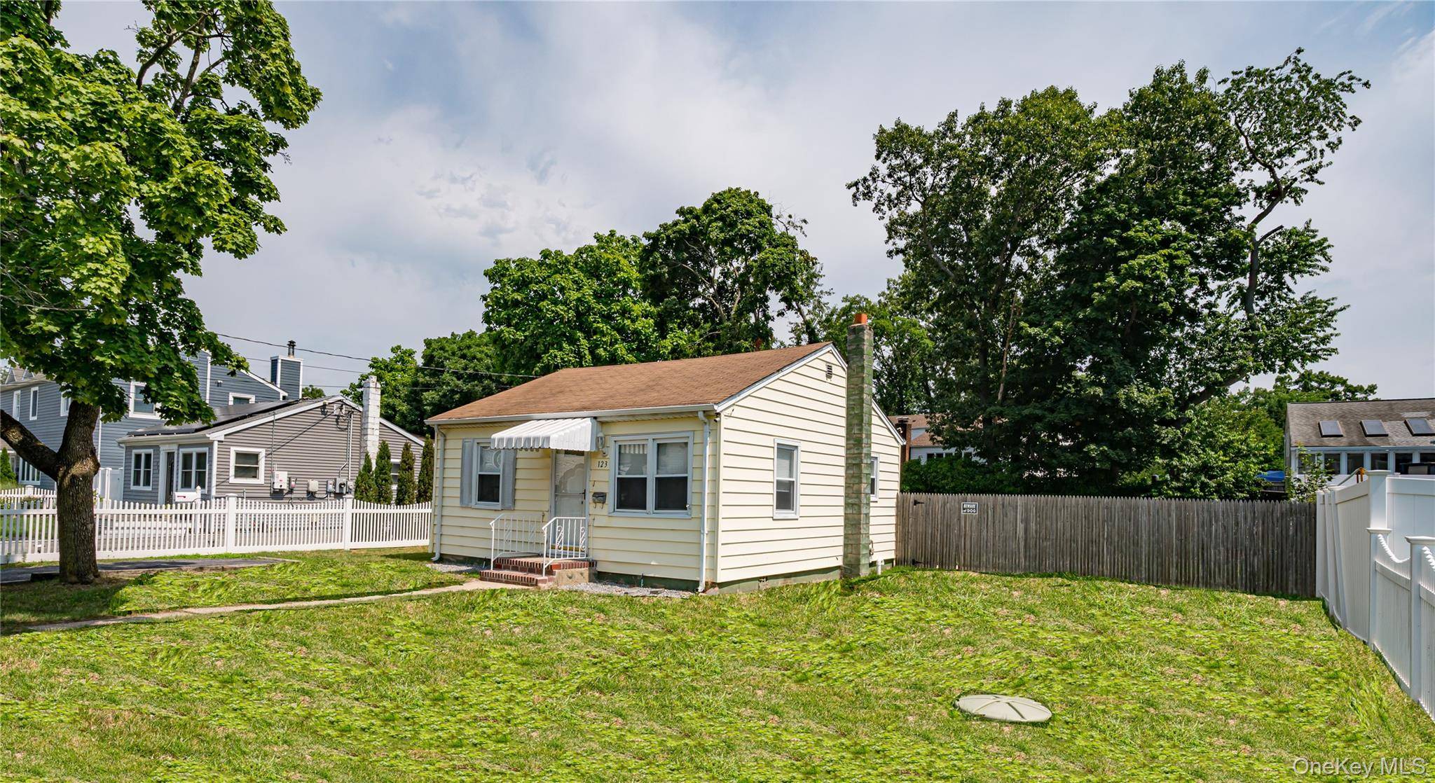 123 Cherubina LN, North Babylon, NY 11703
