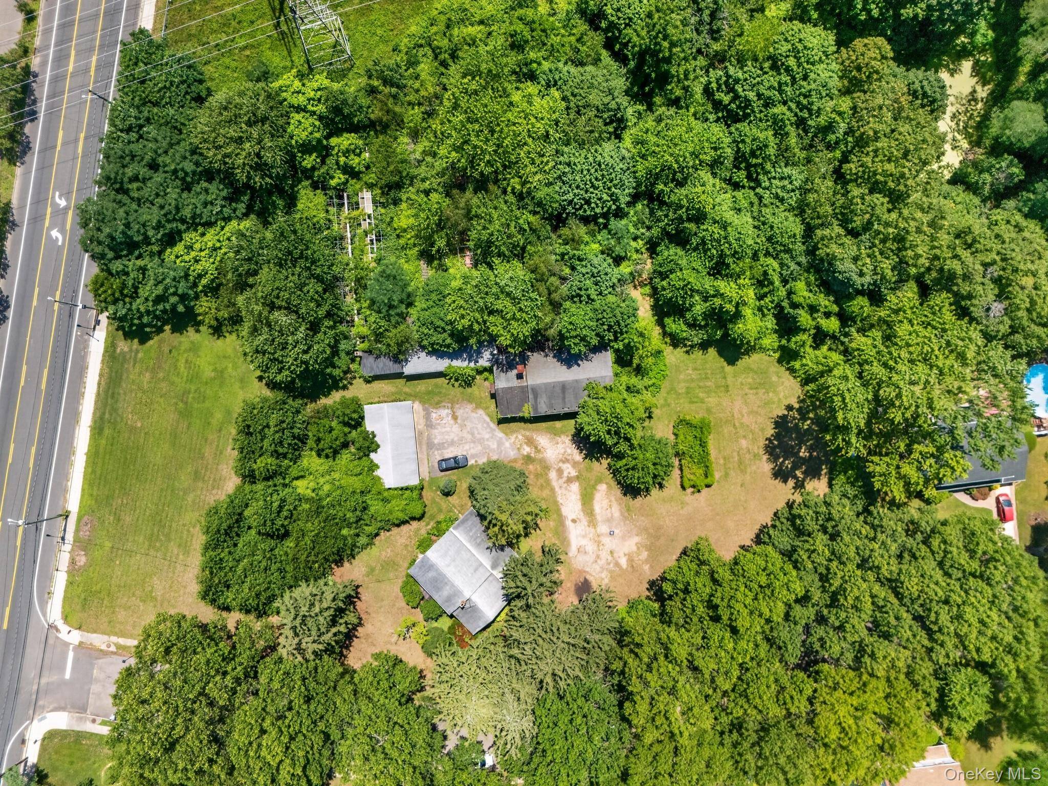 39 Seaman Neck RD #39, Dix Hills, NY 11746