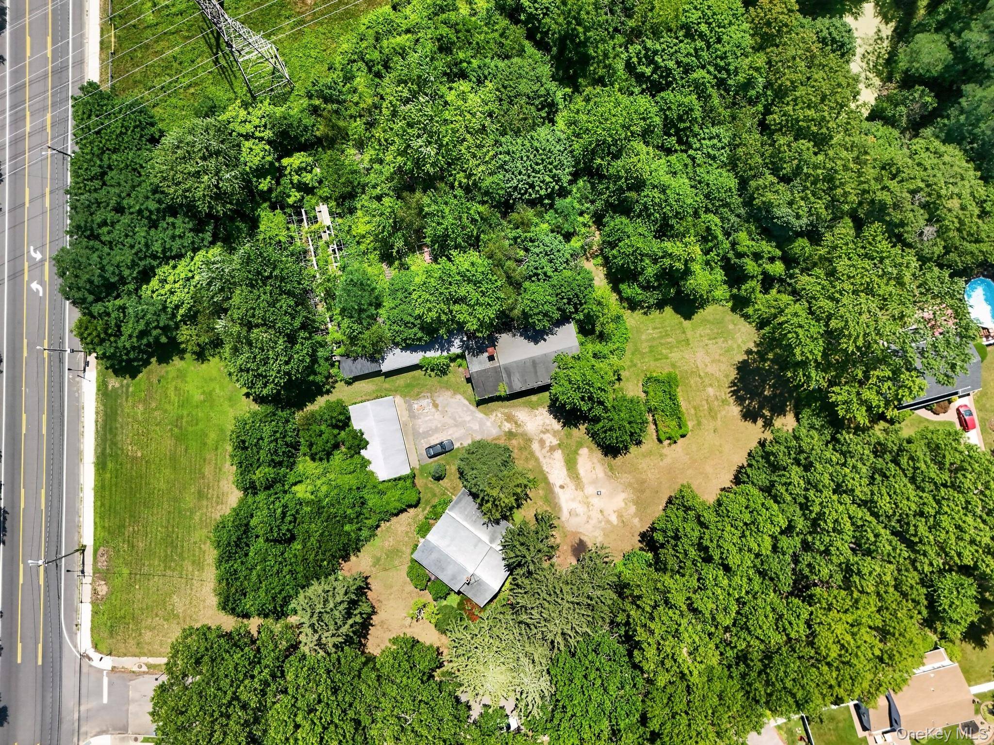 39 Seaman Neck RD #39, Dix Hills, NY 11746