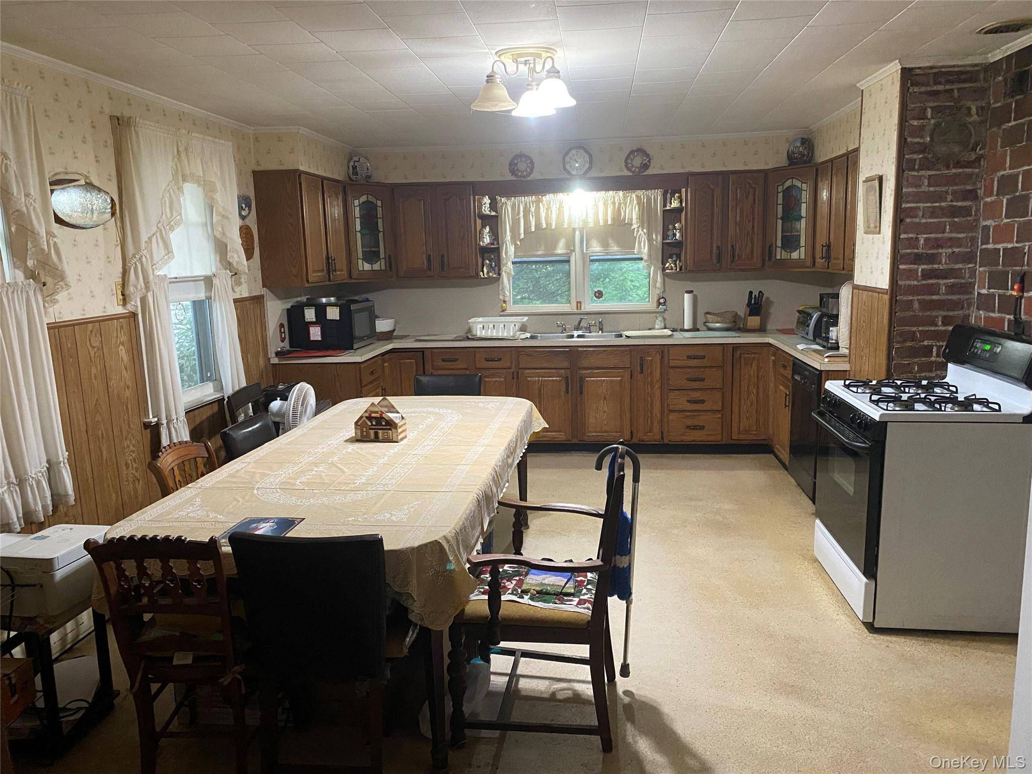 39 Seaman Neck RD #39, Dix Hills, NY 11746