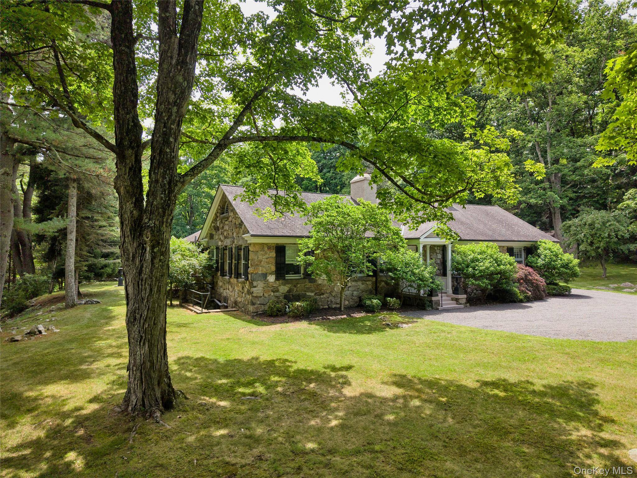 55 Mountain Farm RD, Tuxedo Park, NY 10987