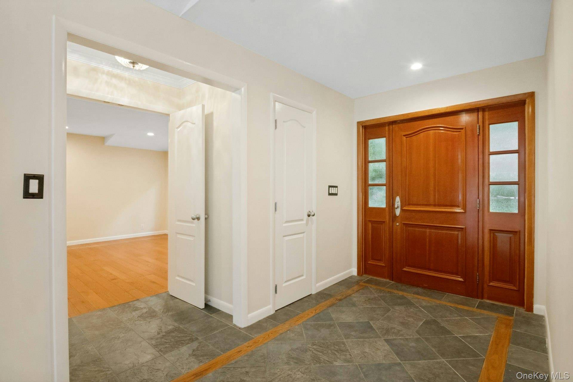 12 Warnke LN, Scarsdale, NY 10583