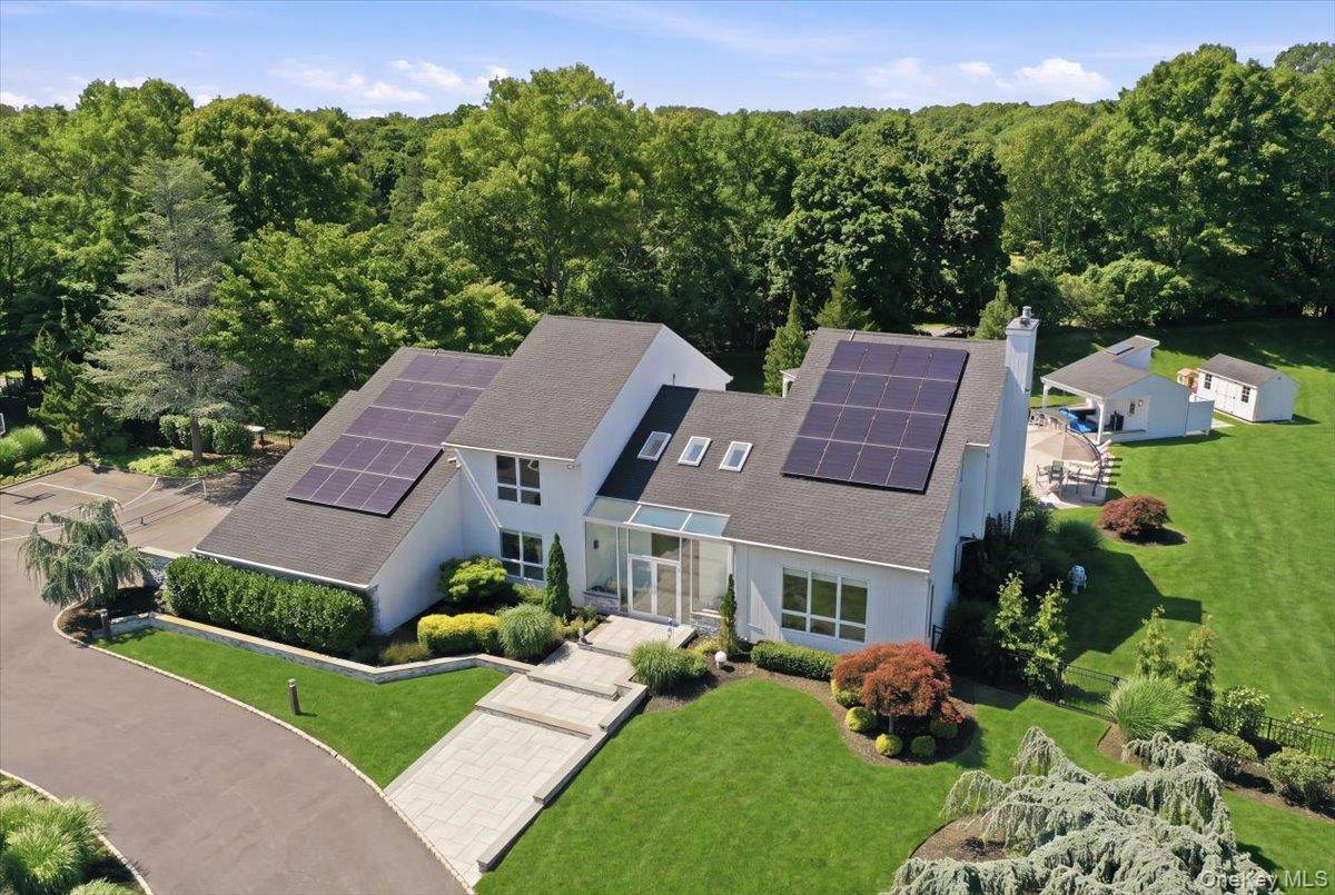 5 Meadow Gate, Head Of The Harbor, NY 11780