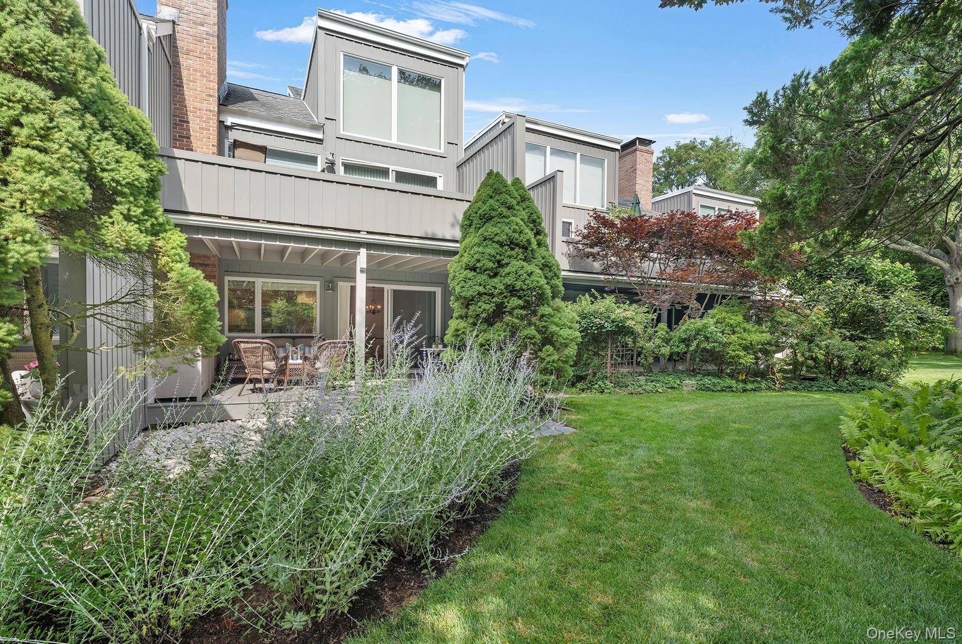 514 Pantigo RD #5, East Hampton, NY 11937