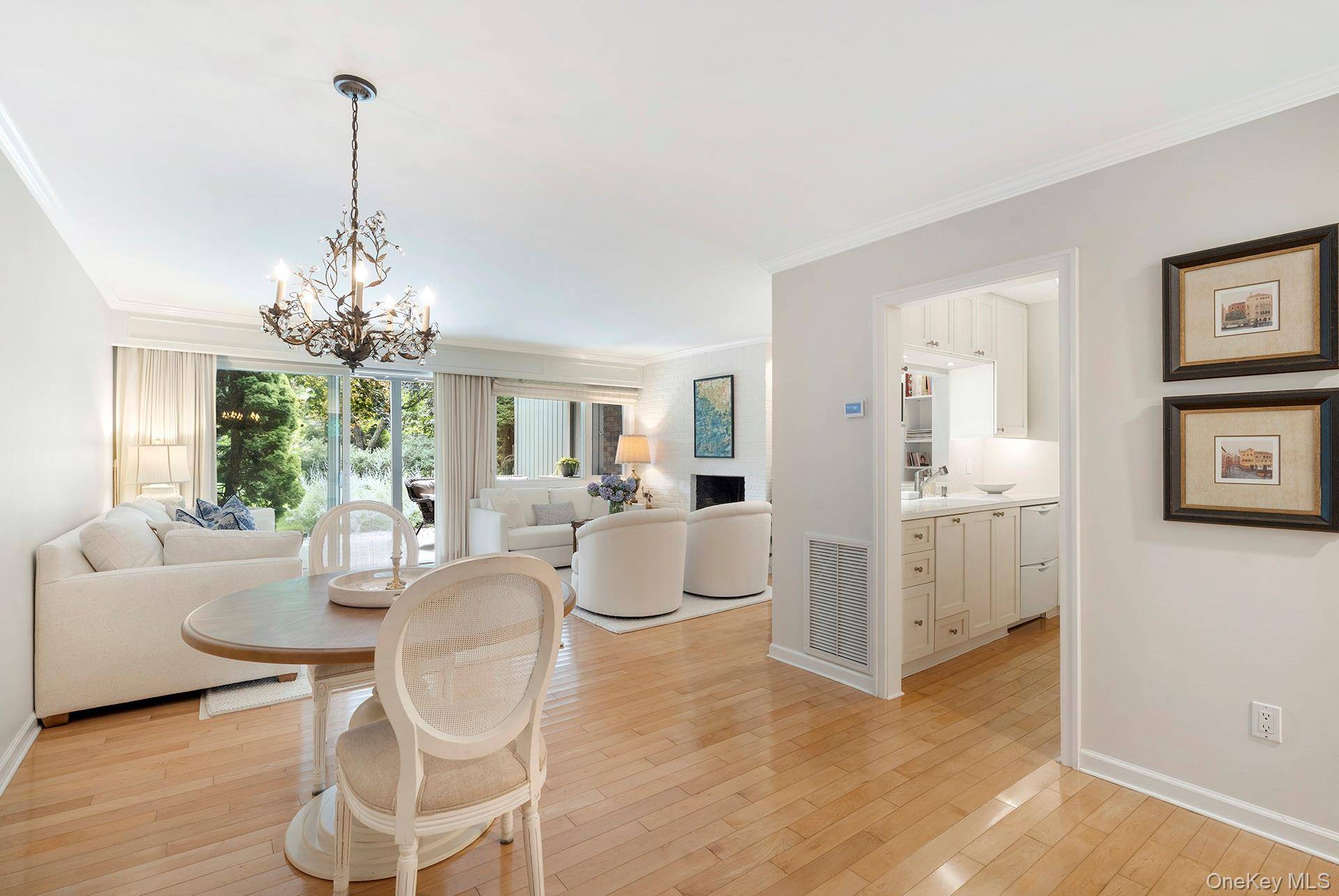 514 Pantigo RD #5, East Hampton, NY 11937