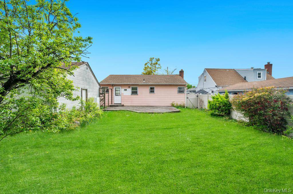529 Liberty ST, Uniondale, NY 11553