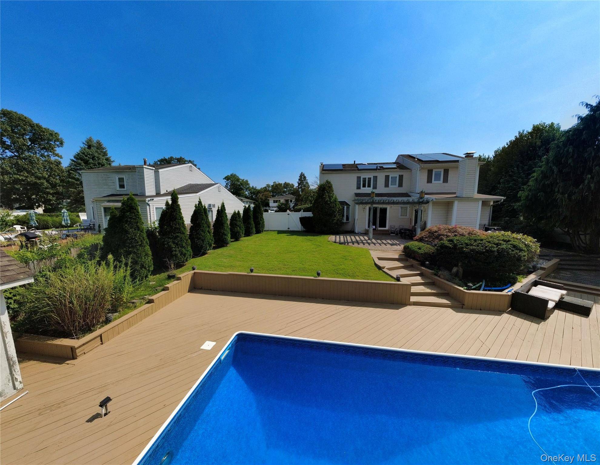 29 Sandy Hollow DR, Smithtown, NY 11787