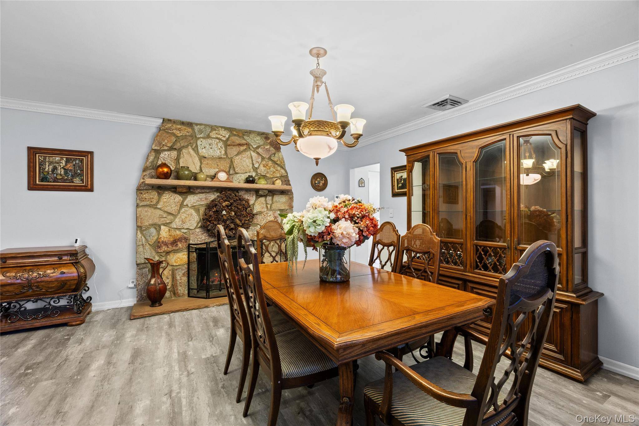 579 Empire AVE, West Babylon, NY 11704