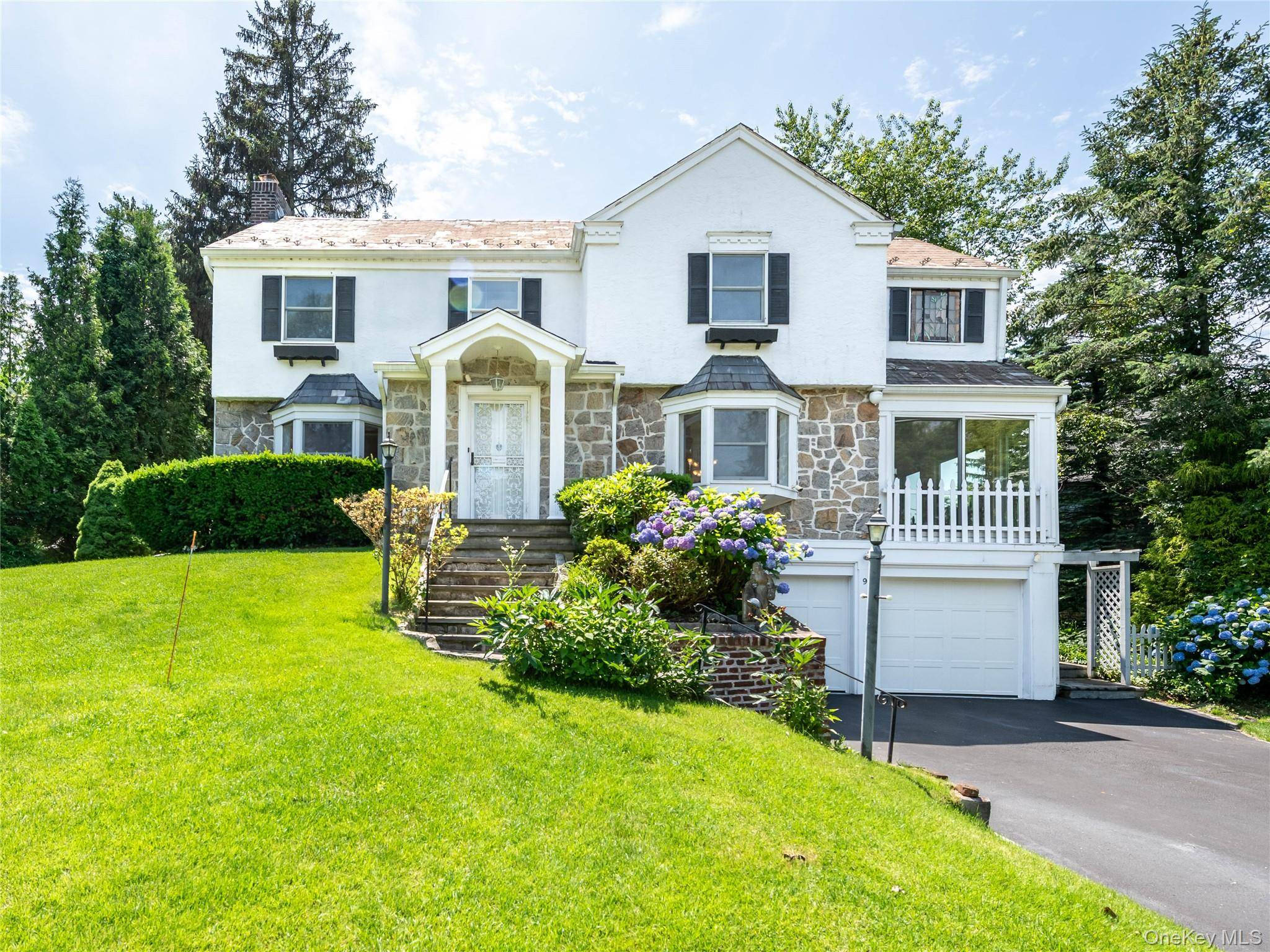 91 Pickwick RD, Manhasset, NY 11030