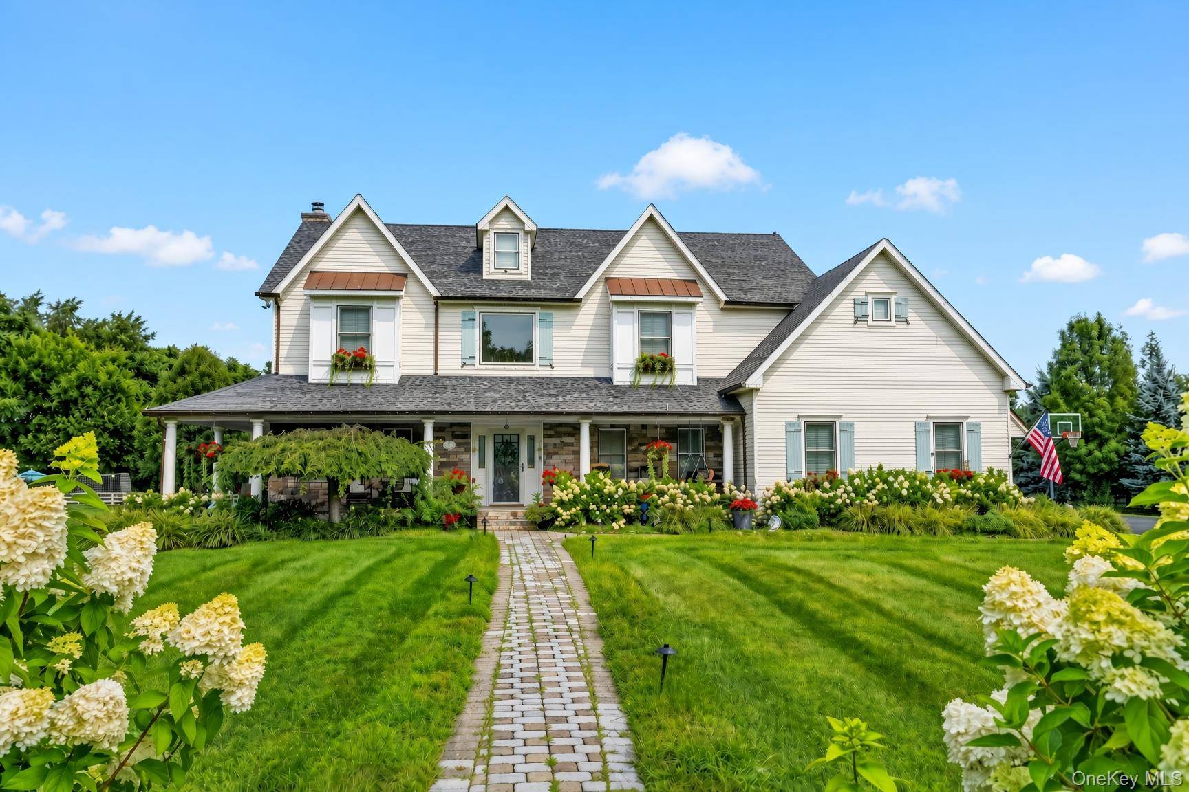 3 Canterbury LN, Warwick, NY 10990