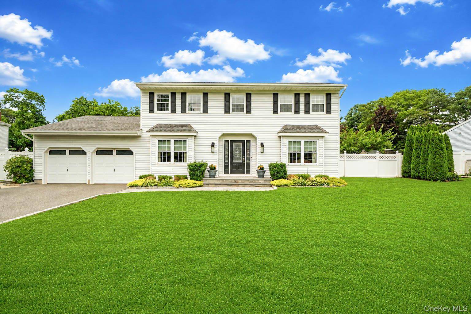 3 Warren CT, Farmingville, NY 11738