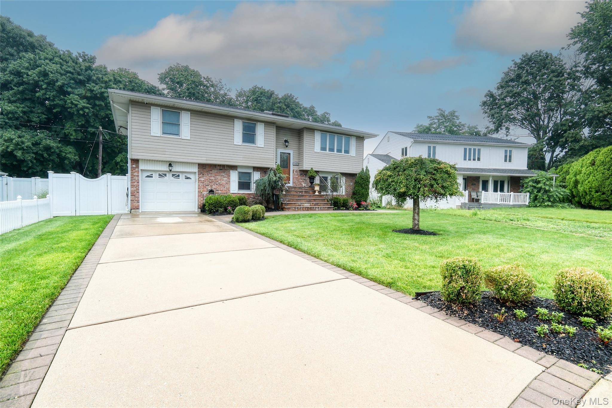 1352 Estelle CT, Seaford, NY 11783