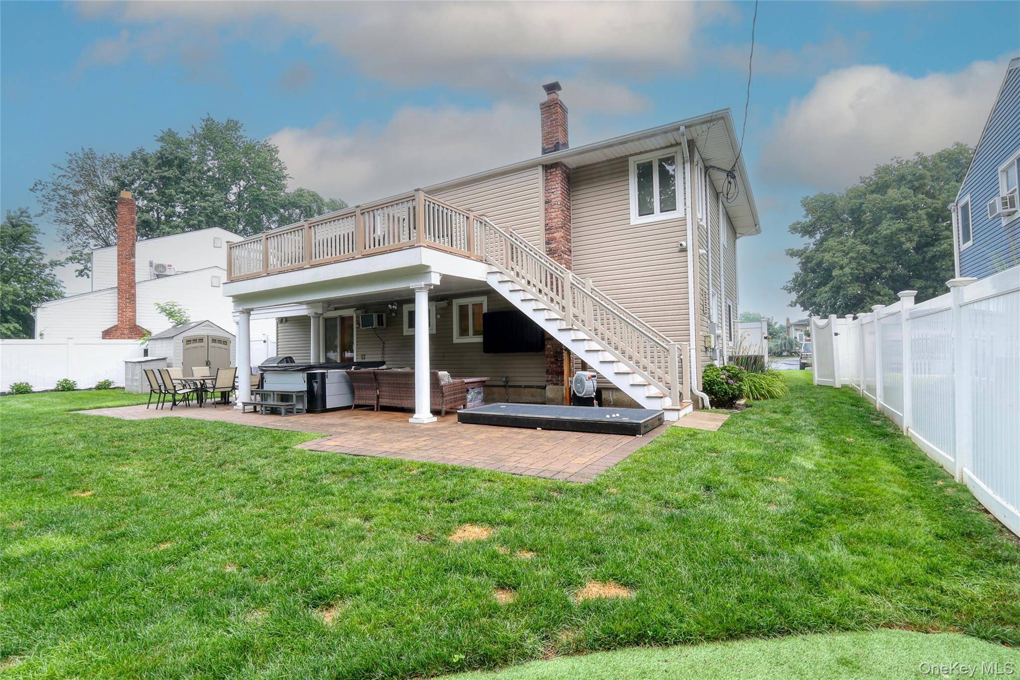 1352 Estelle CT, Seaford, NY 11783