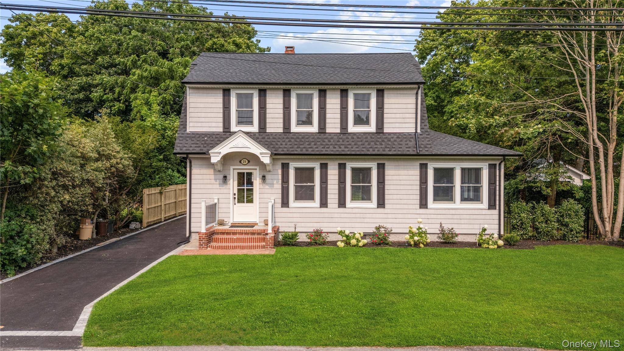 29 Colton AVE, Sayville, NY 11782